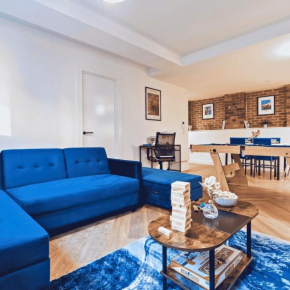 The Signature Suite- City Centre, Canal View, Pool Table, Netflix Sleeps 7